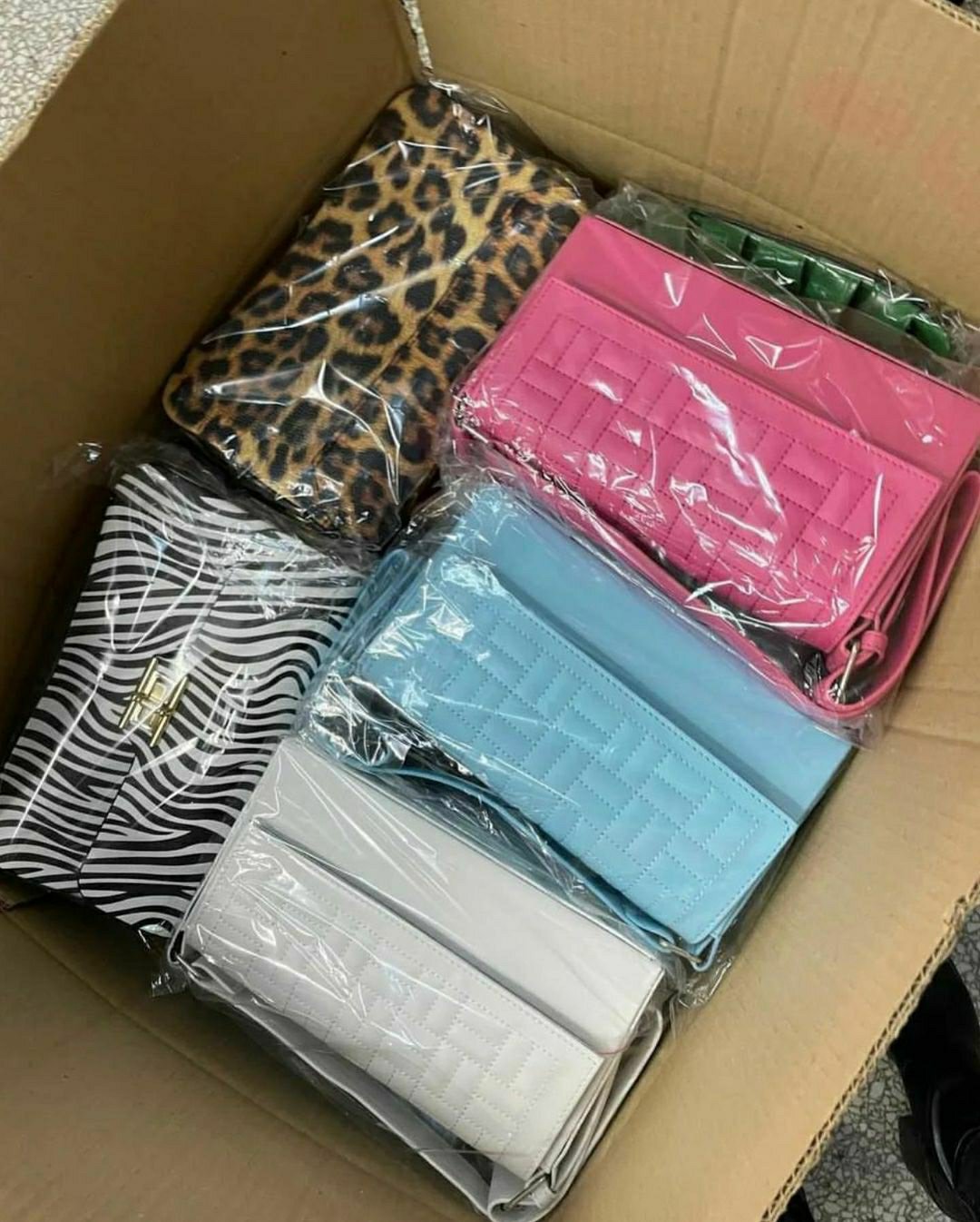 Woman bags & purse pallets